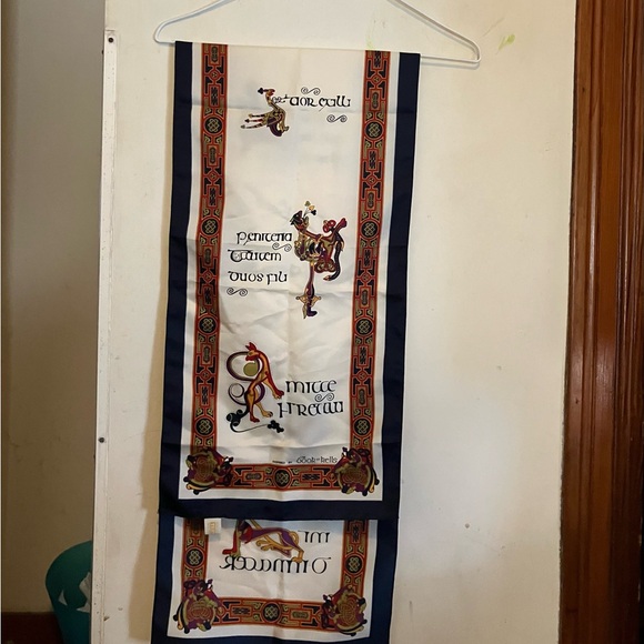 Book of Kells scarf - Picture 2 of 7